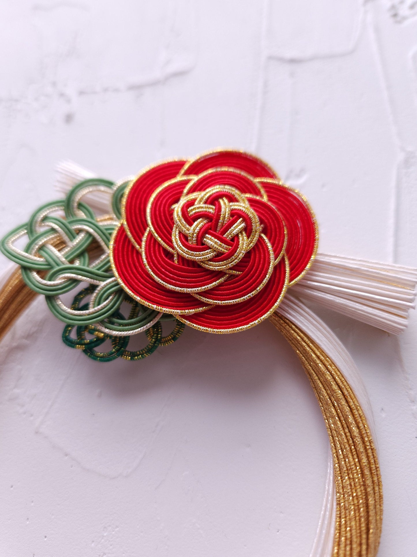 Japanese Shimenawa Wreath - White and Gold