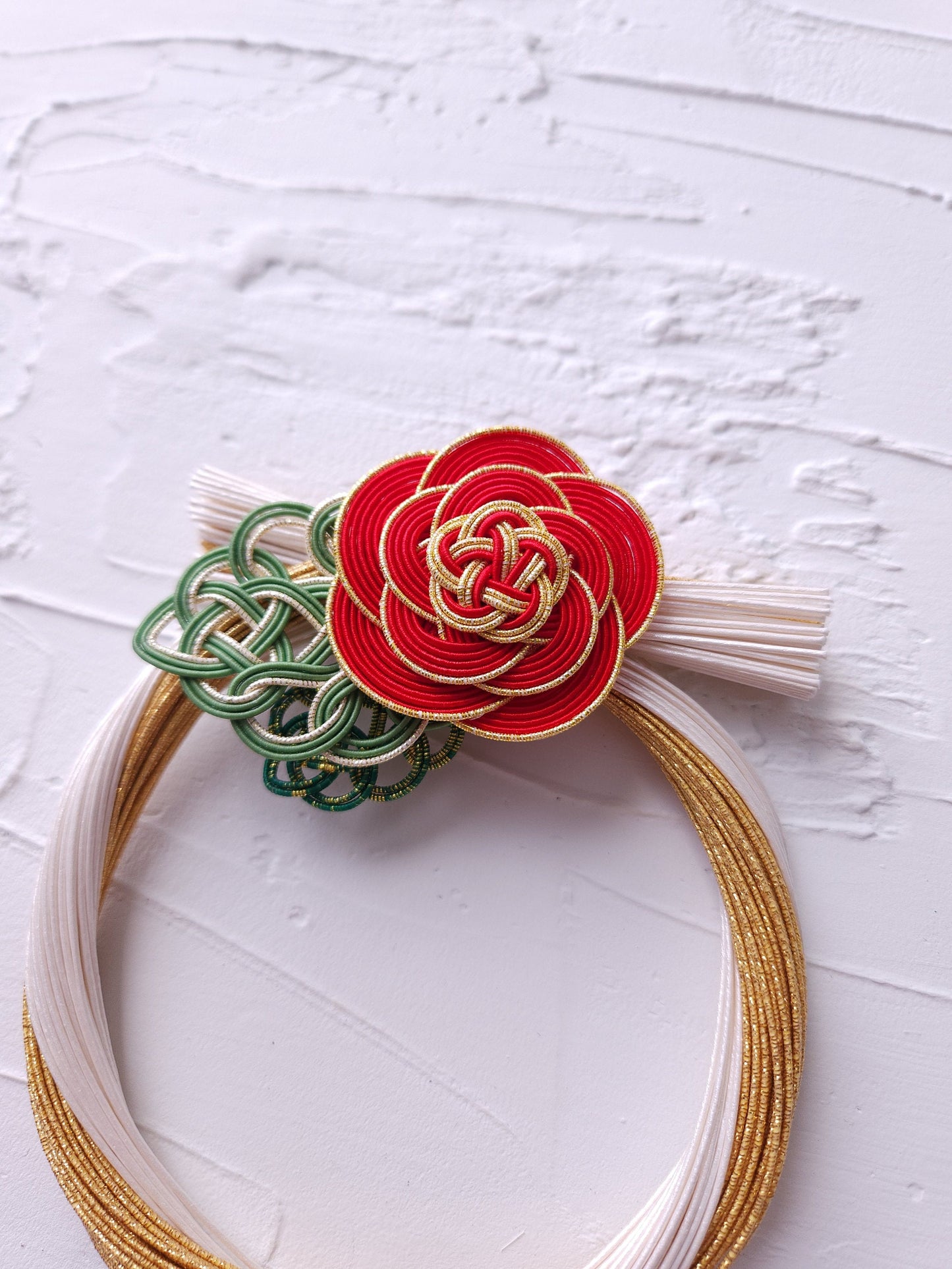 Japanese Shimenawa Wreath - White and Gold