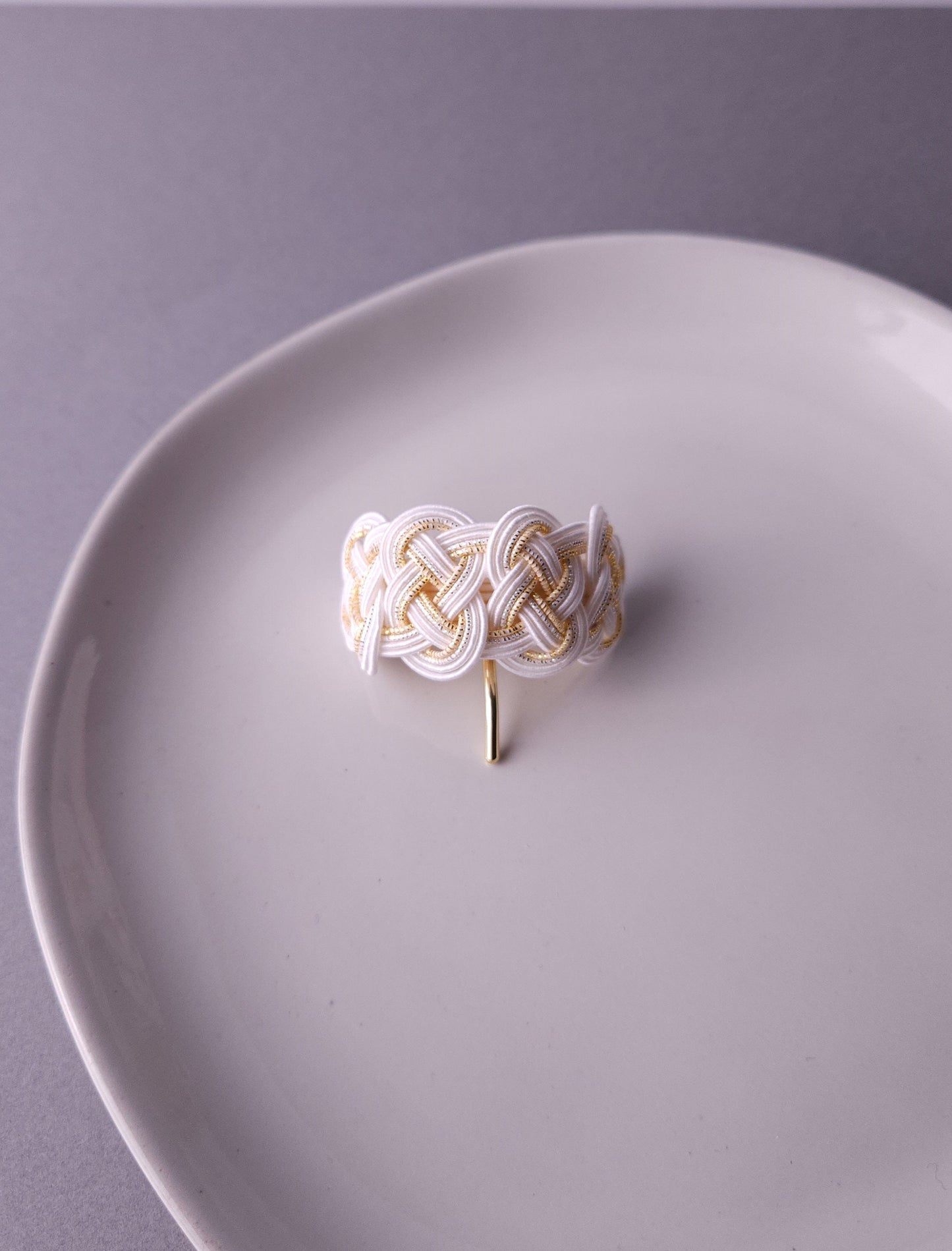 Ponytail Hook - White & Gold