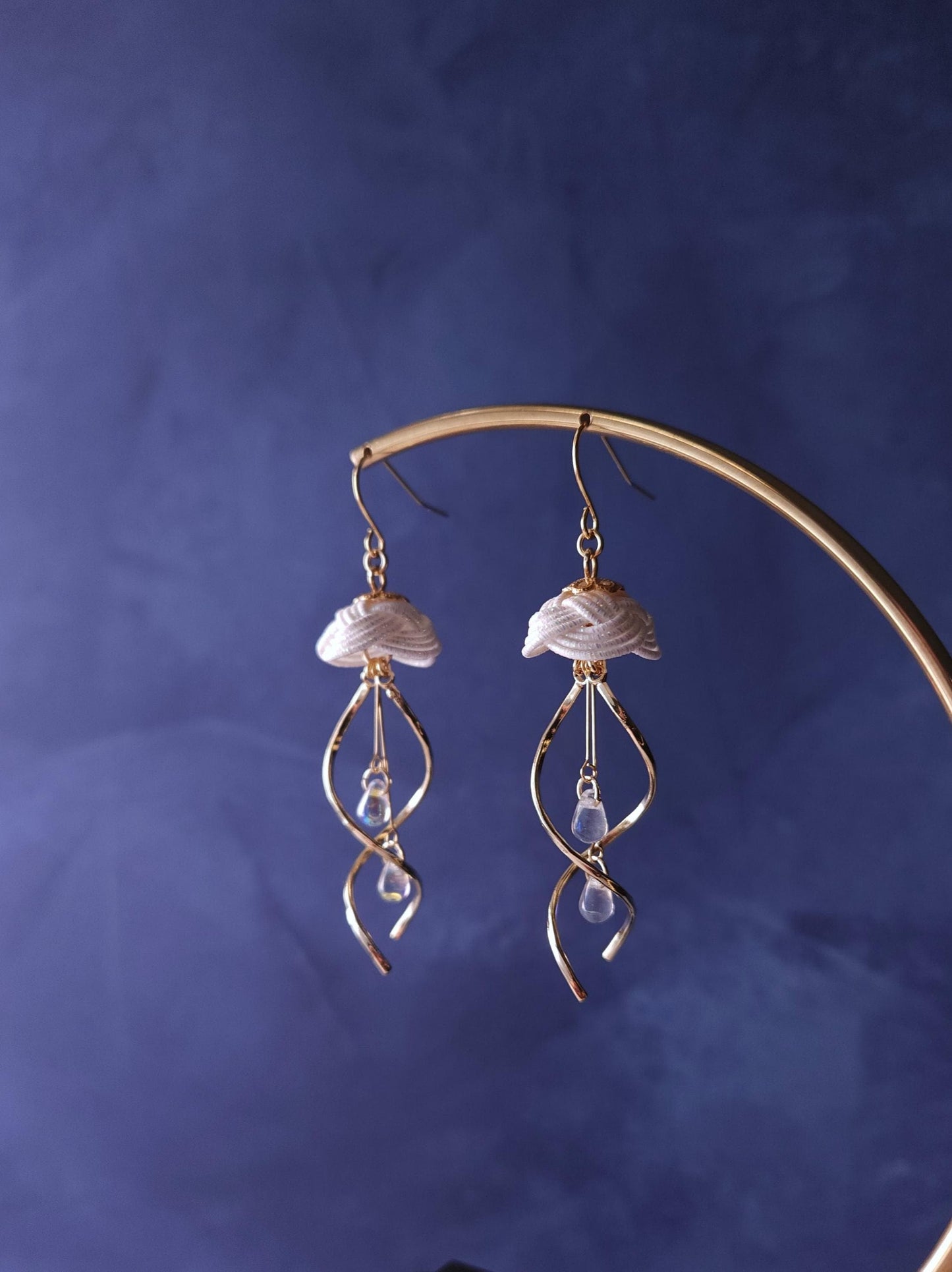 Jellyfish - Holographic White