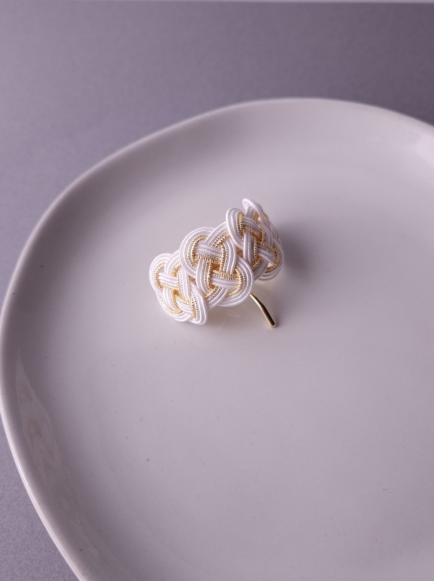 Ponytail Hook - White & Gold